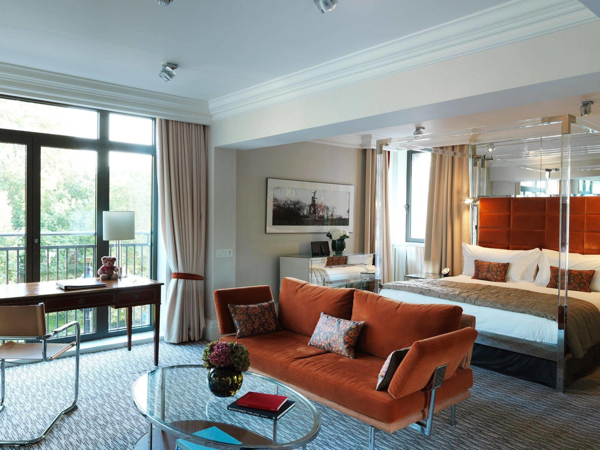 Hotel The Athenaeum & Residences
